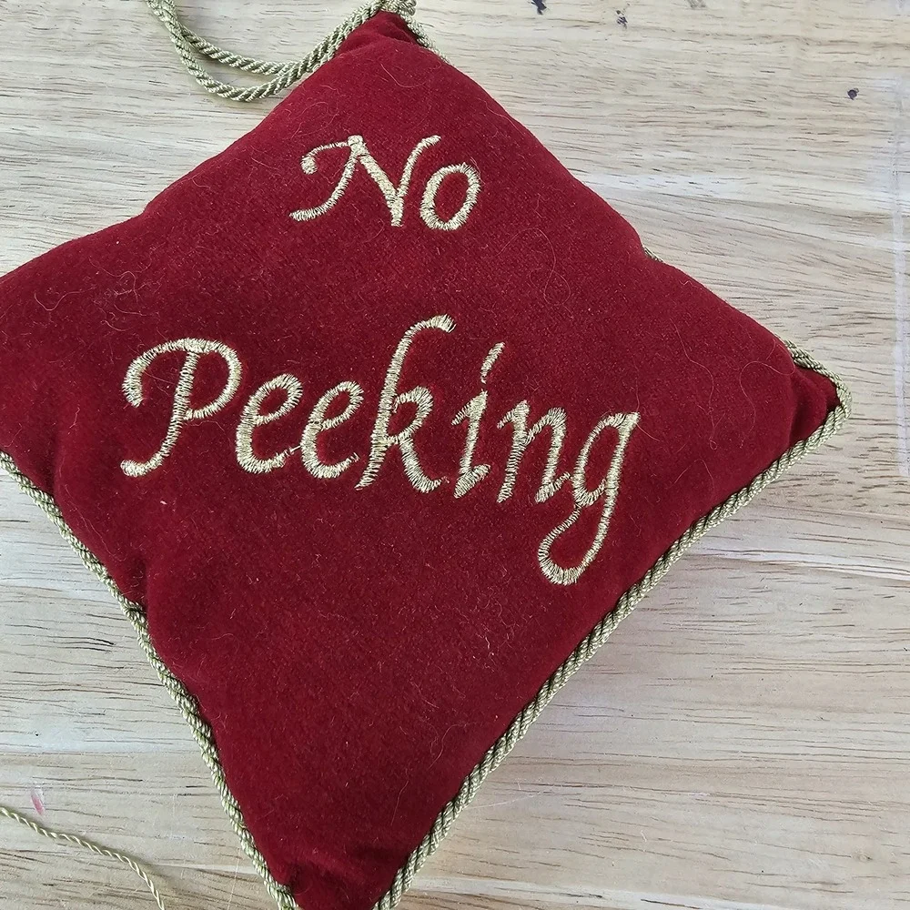 No‎ Peeking Door Hanger Pillow Red Gold Velour Plush Christmas Holiday Decor